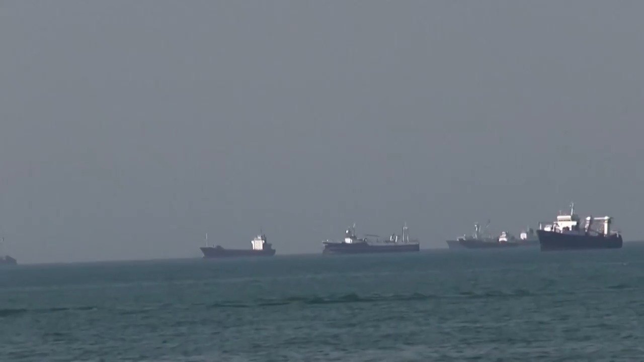 霍尔木兹海峡通航量骤降 几近停滞